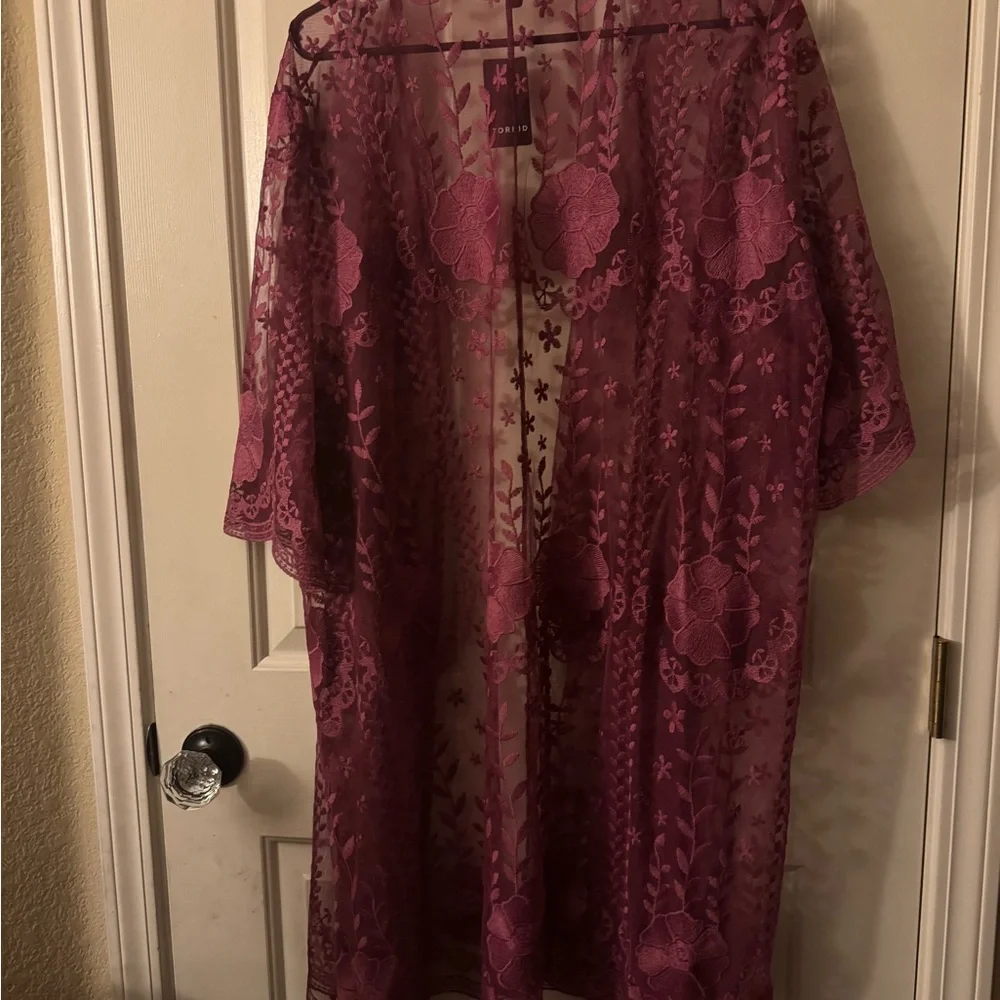 Torrid Burgundy Lace Kimono - Picture 2 of 3